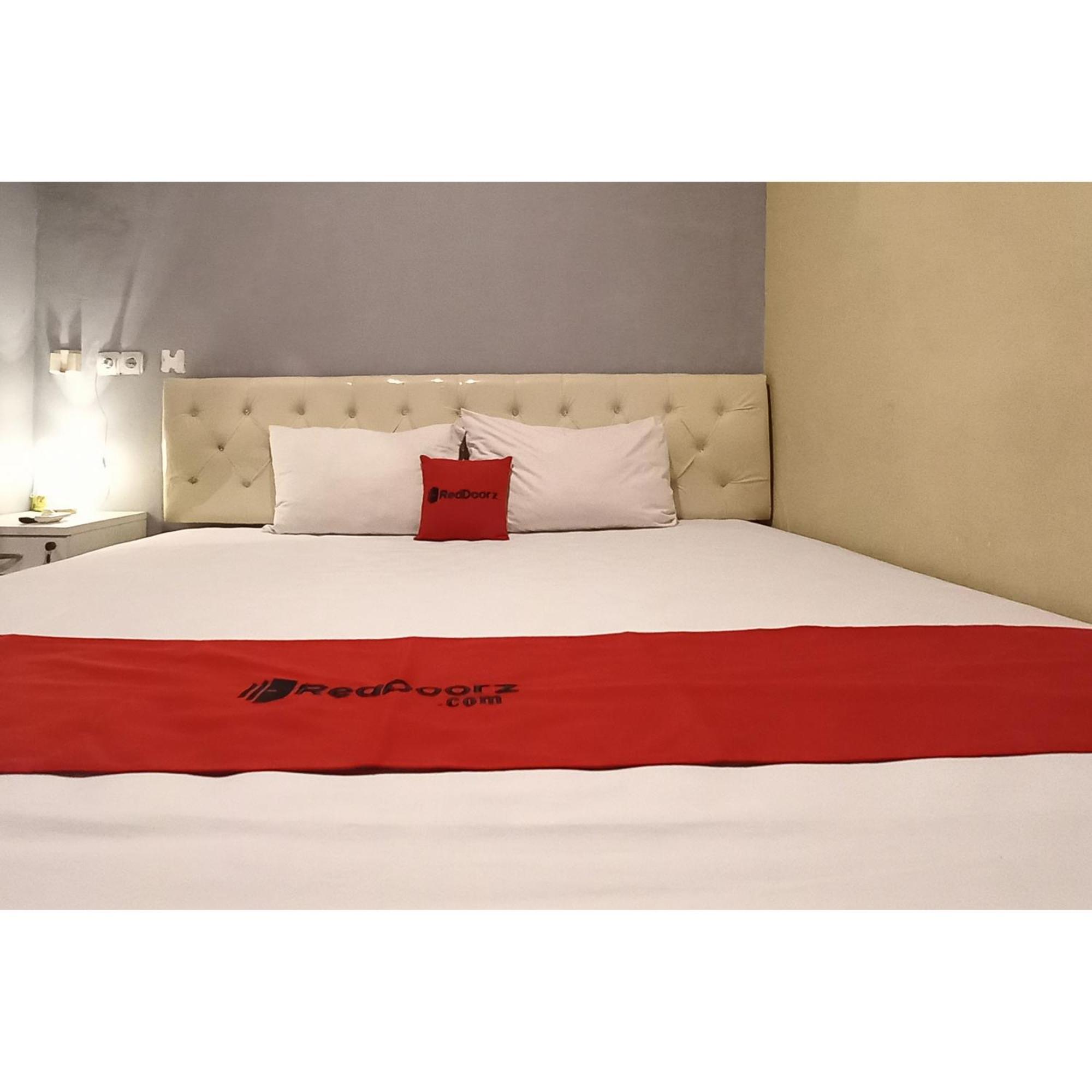 Reddoorz At Deluxe Hotel Near Terminal Purabaya Bungurasih Sidoarjo Luaran gambar