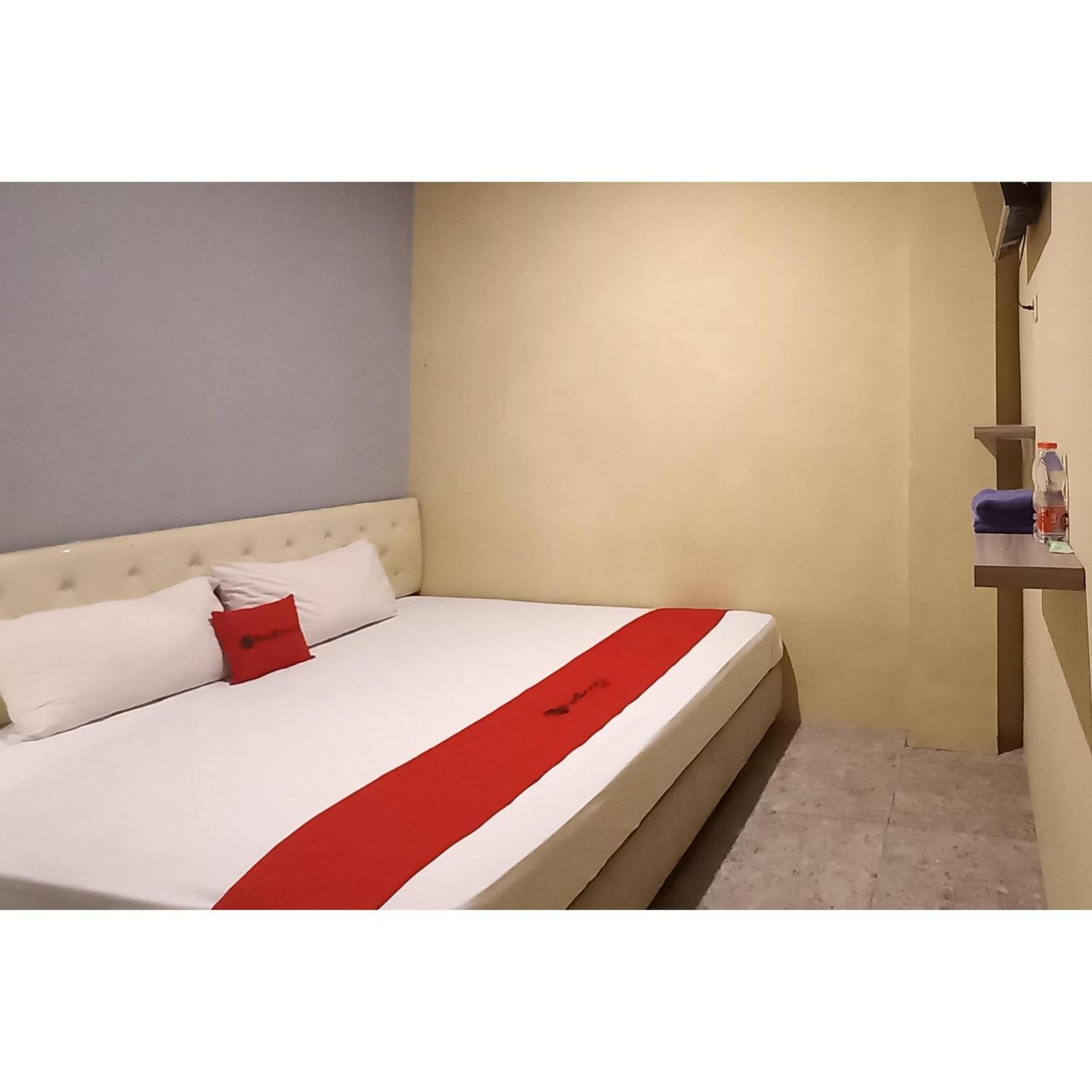 Reddoorz At Deluxe Hotel Near Terminal Purabaya Bungurasih Sidoarjo Luaran gambar