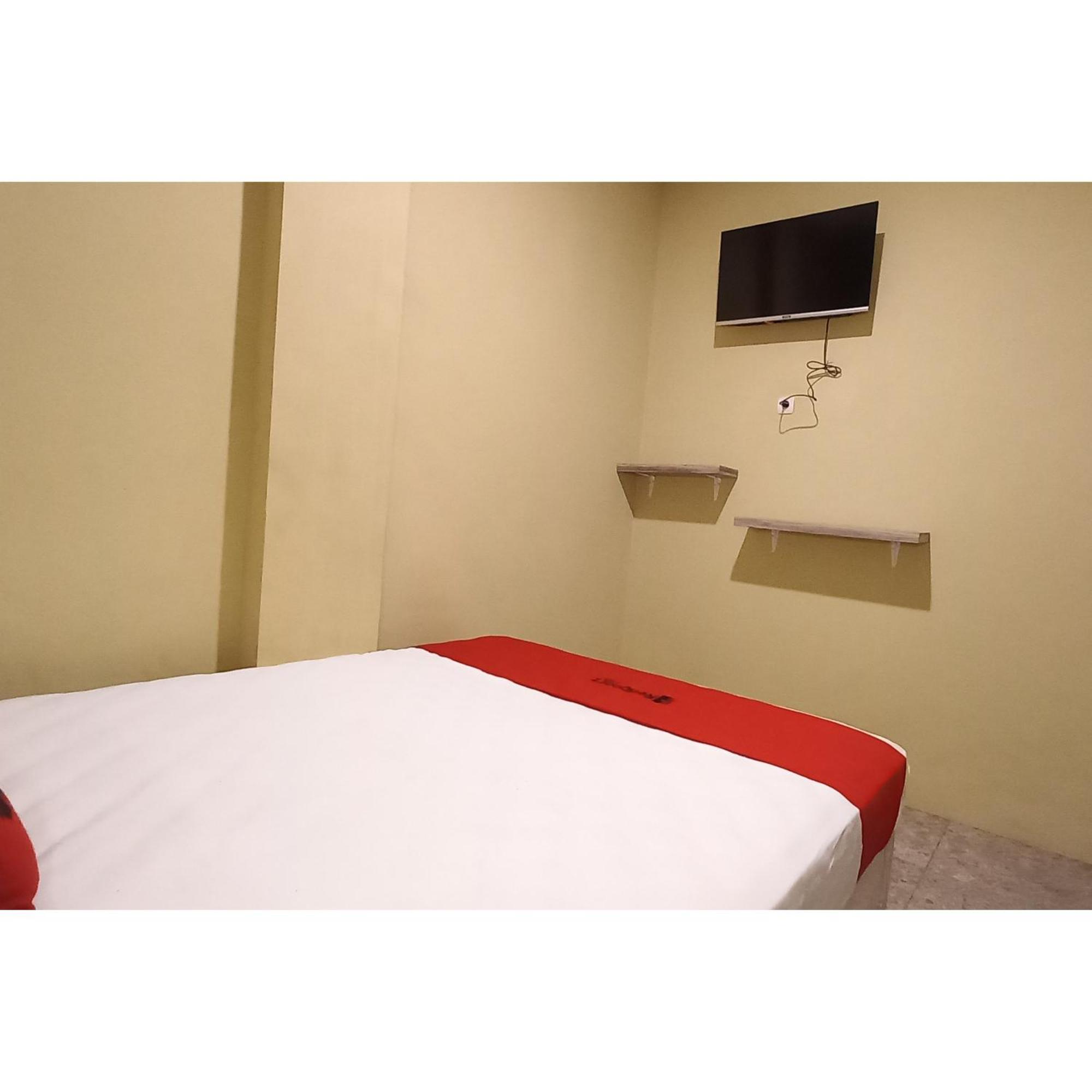 Reddoorz At Deluxe Hotel Near Terminal Purabaya Bungurasih Sidoarjo Luaran gambar