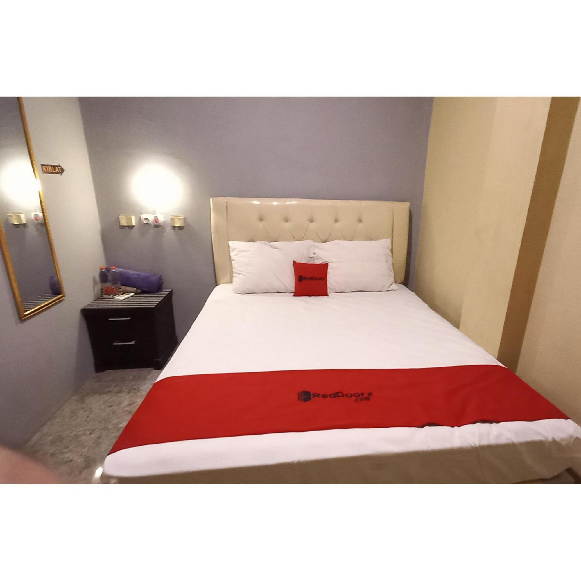 Reddoorz At Deluxe Hotel Near Terminal Purabaya Bungurasih Sidoarjo Luaran gambar